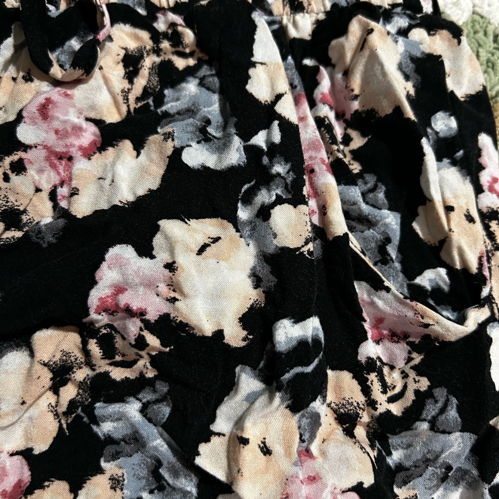 Gypsies & Moondust Floral Shorts - Picture 2 of 4